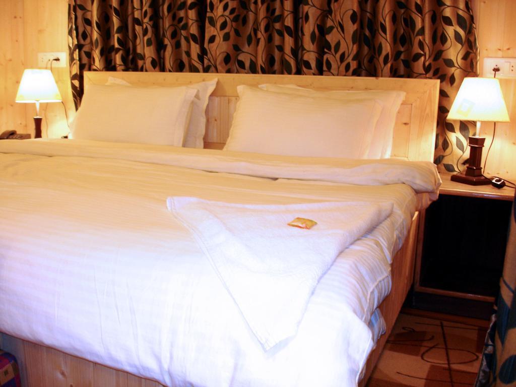 Ikraam Inn Bed & Breakfast Srīnagar Chambre photo