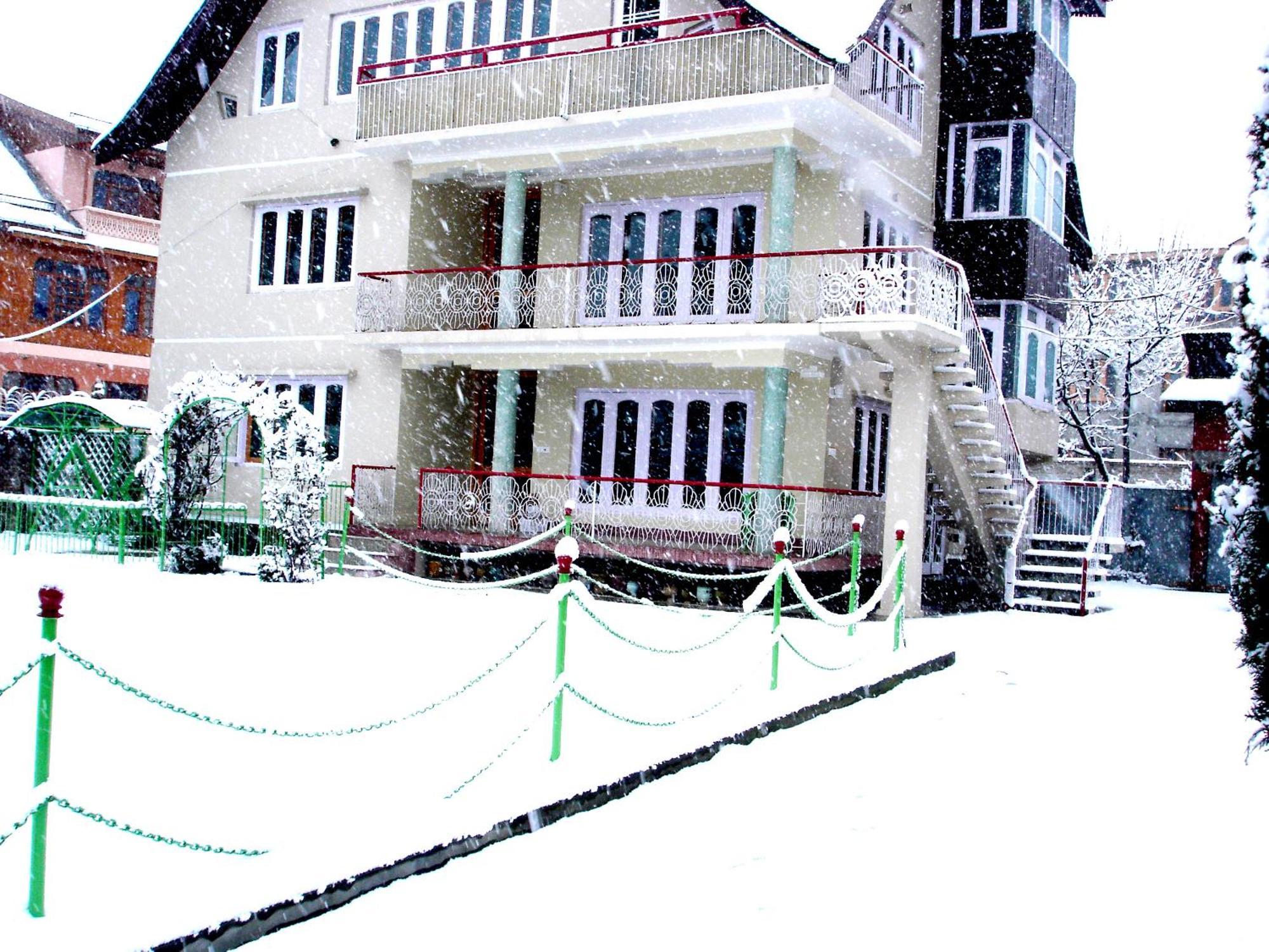 Ikraam Inn Bed & Breakfast Srīnagar Extérieur photo