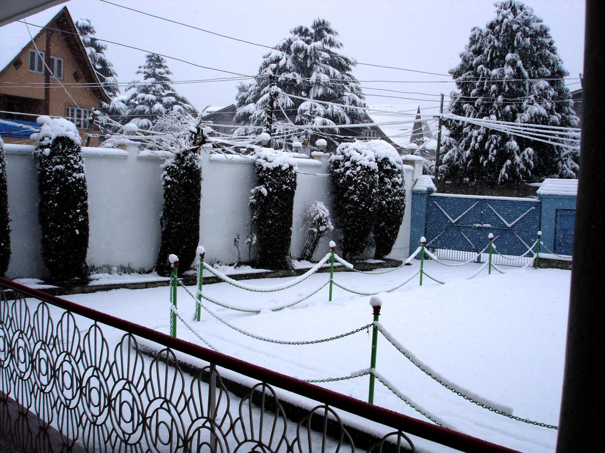 Ikraam Inn Bed & Breakfast Srīnagar Extérieur photo