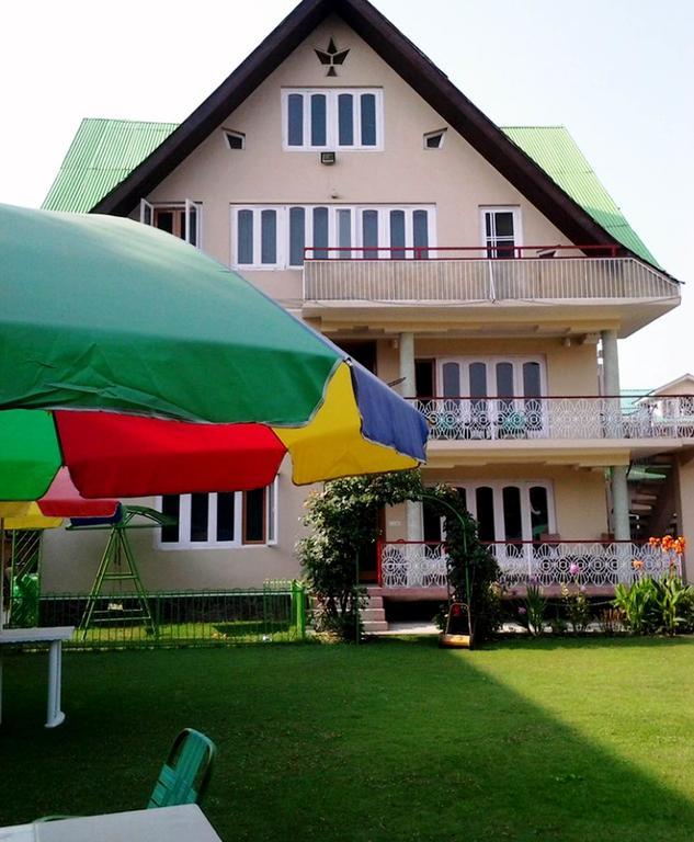 Ikraam Inn Bed & Breakfast Srīnagar Extérieur photo